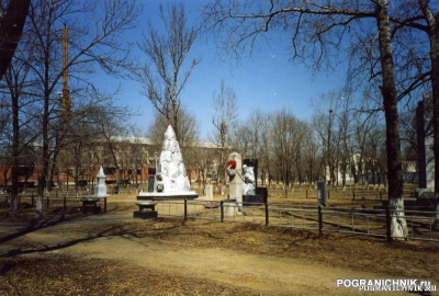 КТПО, пос. Пограничный. Памятники в парке Котельникова.