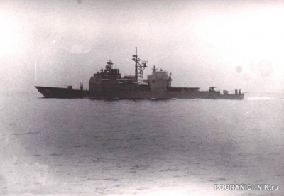 5 ОБПСКР. Ракетный крейсер "Йорктаун" у Фороса