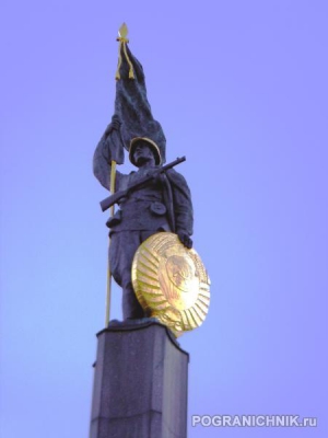 Вот такой памятник нашим войнам в Вене.