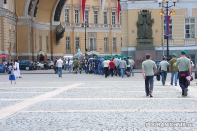 28-е в Питере, Покидая Дворцовую