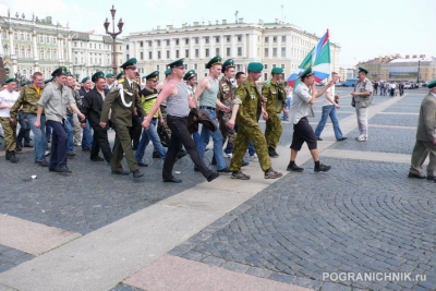 28-е в Питере, Выдвижение колоны в Цыпку