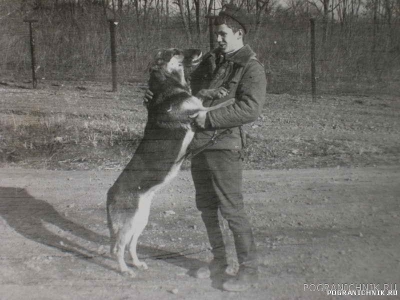 Дембель Кручина со своей Чандрой.jpg