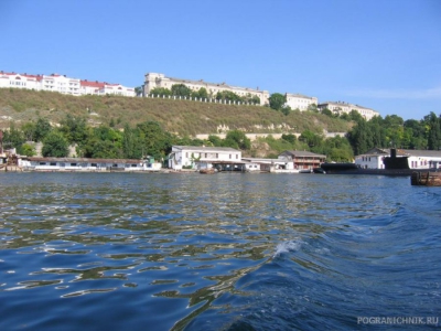 Вид на 7-й учебный отряд ВМФ с моря. Севастополь.