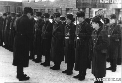 Построение перед заступлением в караул. Комрота 1988.