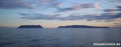два острова "Крузенштерна"и "Ратманова"