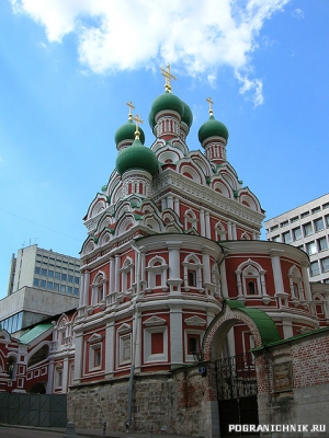 В переулке,у Старой площади