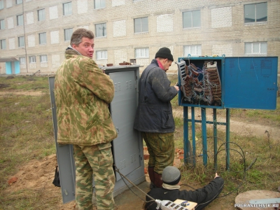 Будни связистов,а за спиной завод АРГО.Ликероводочный.