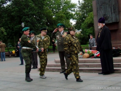 Боевой расчёт 27 мая 2010г., памятник.