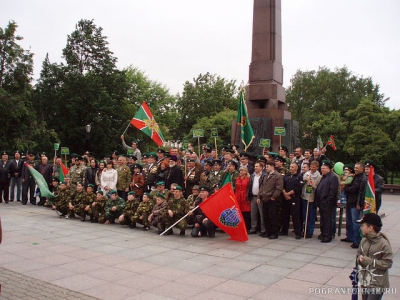 Боевой расчёт 27 мая 2010г., памятник.