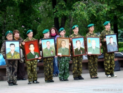 Боевой расчёт 27 мая 2010г., памятник.