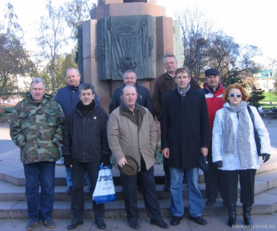 У памятника пограничникам Отечества