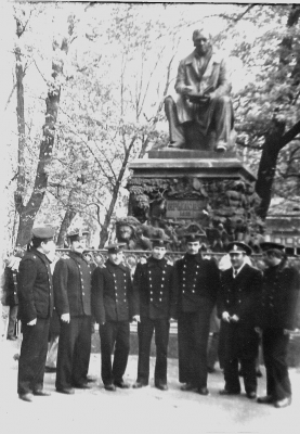 "Служба в г. Кронштадт,1977 г.Ленинград, Летний Сад, памятник Крылову"