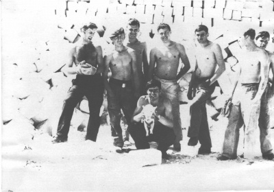 "В/ч 2382, 1972 г., строй бригада на береговой базе с новым членом"