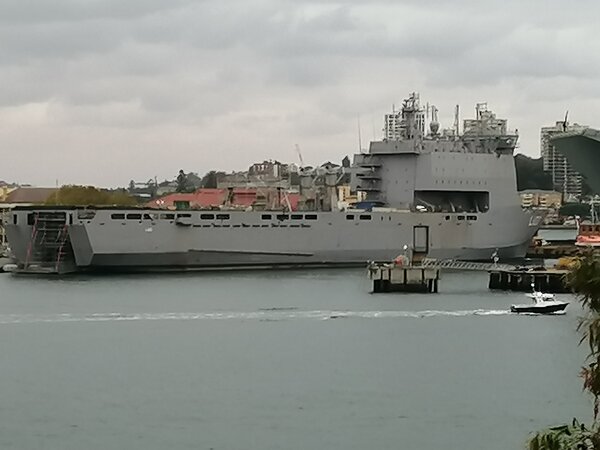 Десантный корабль ВМС Австралии Choules.jpg
