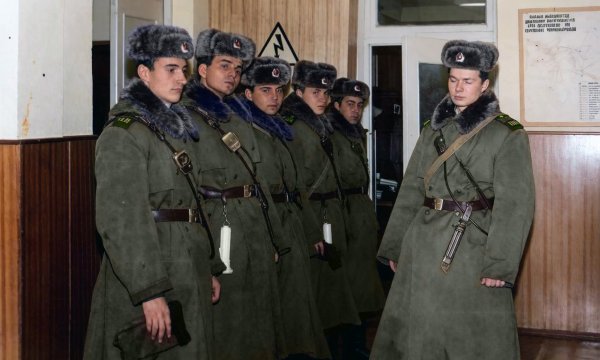 В наряд с 2х 1 января 1989г, в дежурке перед выездом в порт.jpeg