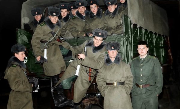 В наряд с 2х 1 января 1989г, в машине.jpg
