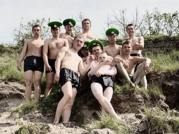 На море, рердкие моменты отдыха, пару раз за всю службу.jpg