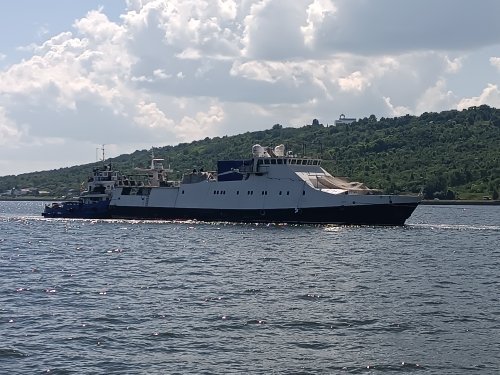 Черноморский "Охотник" (22460). Переход вверх по Волге.